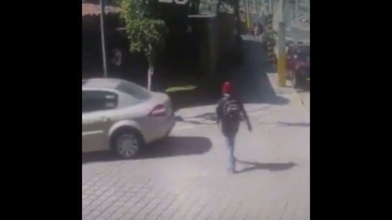 Finge ser atropellado para extorsionar a conductor en Puebla (video)