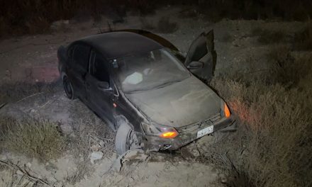 Lo choca, lo empuja a barranco y se da a la fuga en Saltillo