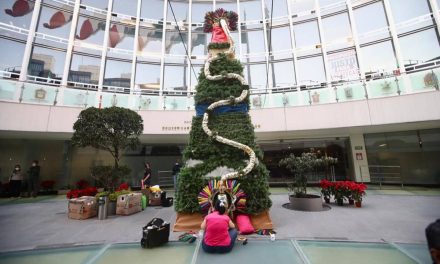 ¿Qué le vas a pedir Quetzalcóatl? Sorprende árbol de navidad en el Senado  (Memes)