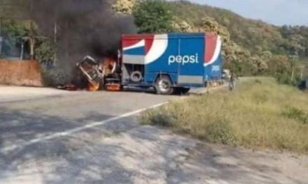 Por detener a civiles armados 5 carteles están en guerra en Michoacán