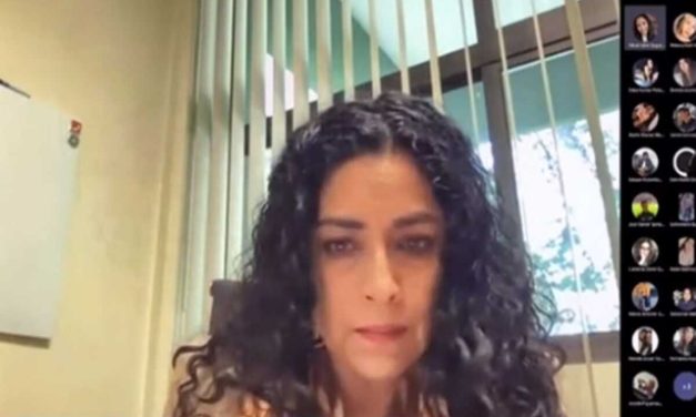 ‘Soy doctora para ti’, profesora se molesta porque le dicen miss (video)