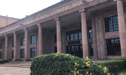 Gobernador MARS envía iniciativa para regular la venta de alcohol a domicilio en Coahuila