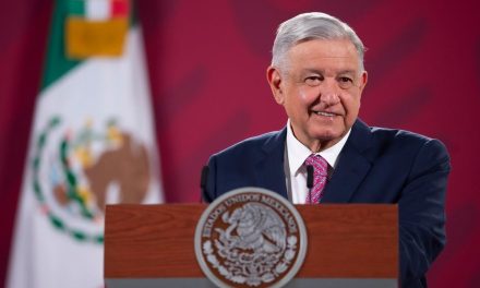 AMLO afirma que habrá vacunación de refuerzo para toda la población