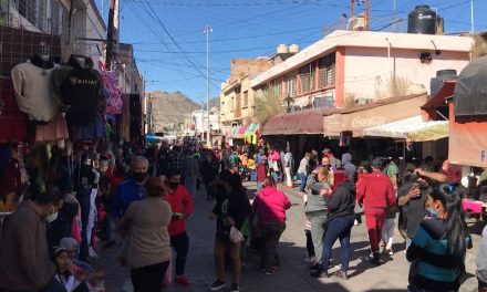 Ciudadana ejemplar encuentra sobre con dinero y busca a la dueña para devolvérselo en Saltillo