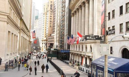 Wall Street se tiñe de rojo por primer contagio de Ómicron en EU