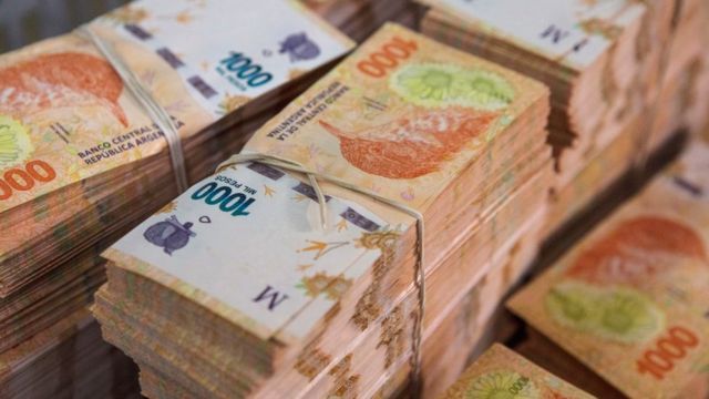 Diputado argentino anuncia el sorteo de un mes de su sueldo