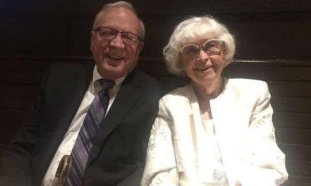 ‘Vuelve a encontrar el amor’; abuelita le cumple último deseo a su esposo y se casa con su mejor amigo