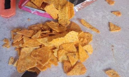 ‘¡Me salió un gusano en mis Doritos!’: joven señala a la marca través de redes sociales