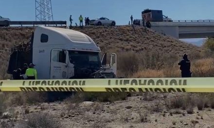 Trailero muere al caer por un baldío en el Libramiento Norponiente en Ramos Arizpe