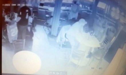 Sicarios asesinan a clientes en 26 segundos de balacera en un bar en Ciudad Juárez (video)