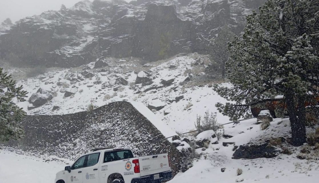 Aunque parezca extraño; sorprende nevada en Veracruz y cubre de blanco el Cofre de Perote