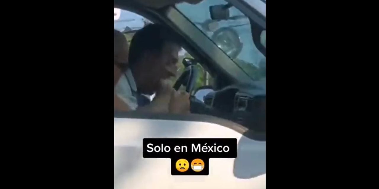 Cachan a hombre cumpliendo fetiche mientras cambia el semáforo