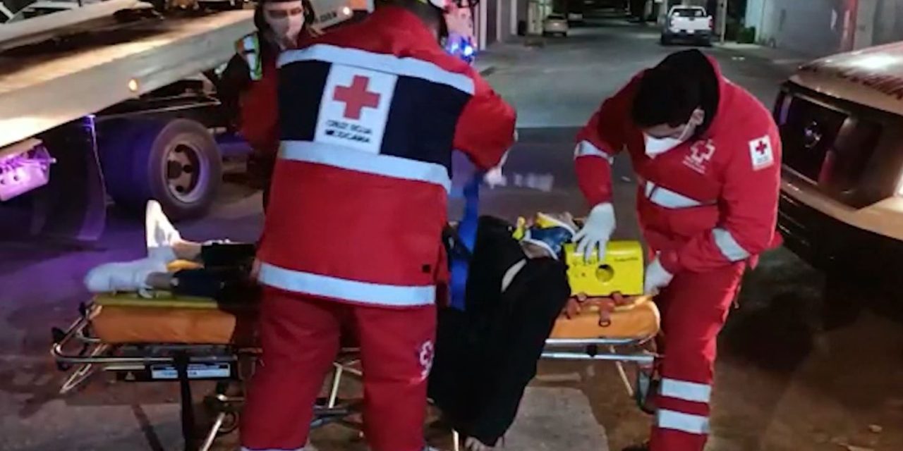 Choca en estado de ebriedad y a exceso de velocidad; ‘amigo’ los abandona a su suerte en Saltillo