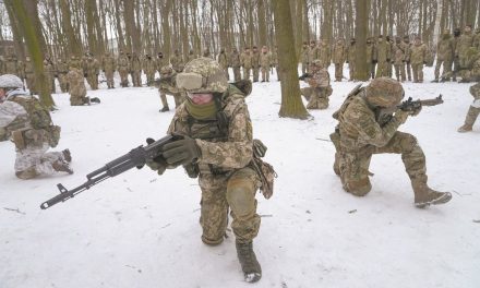 Estados Unidos envía armas a Ucrania ante posible invasión rusa