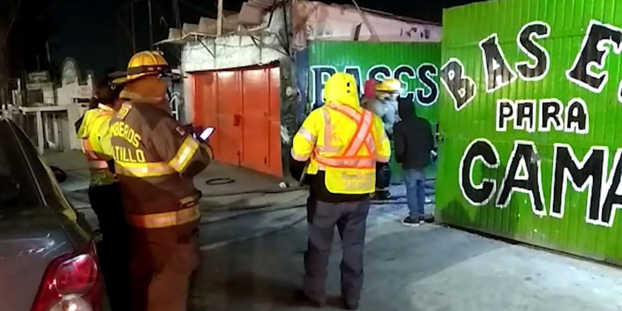 Se registra incendio en mueblería de saltillo