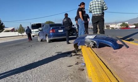 Retorna sin precaución y provoca accidente en Arteaga
