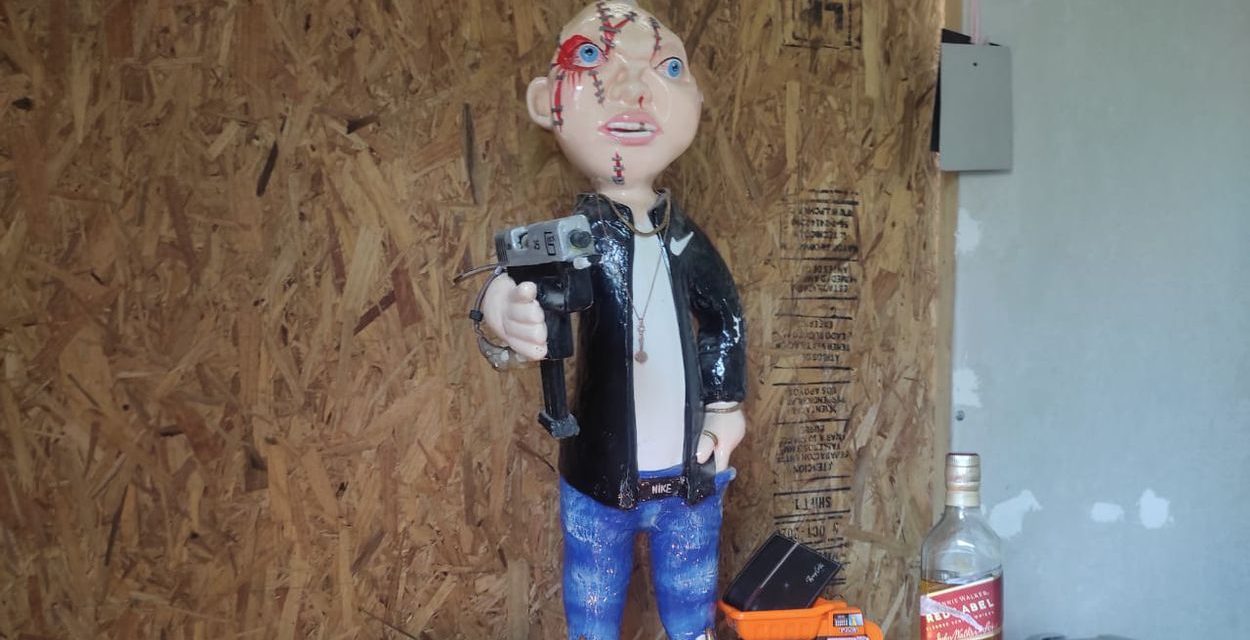 ‘Robacarros’ son detenidos; rendían culto a ‘Chucky’
