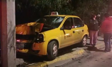 Taxista se queda dormido y choca en Saltillo