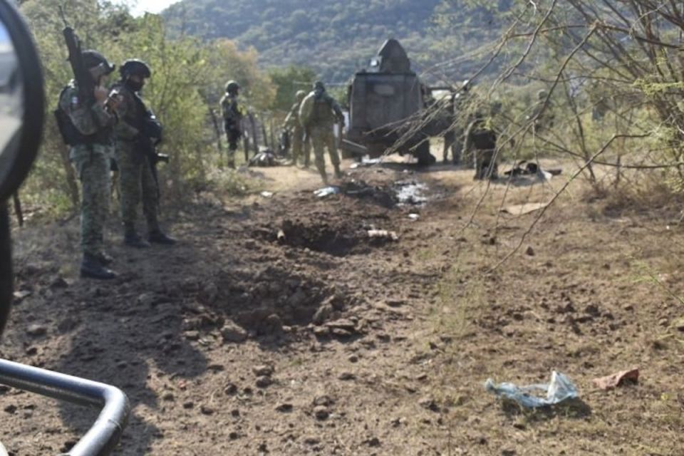 Crimen organizado ataca con minas terrestres a soldados mexicanos en Michoacán (imágenes)