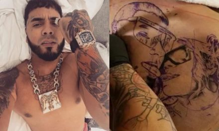 ¡Adiós Karol G! Anuel AA cubre tatuaje que se hizo en su honor