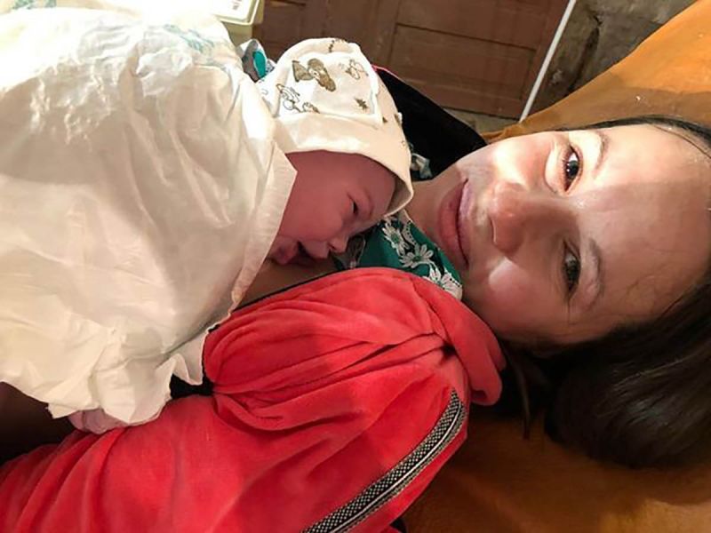 Bebé nace en el sótano de un hospital en Ucrania… su madre se escondía de un ataque ruso