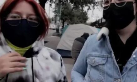 Dos amigas hacen fila sin dinero y aún así consiguen boletos para ver a Bad Bunny