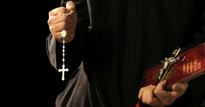 Existen en Saltillo seis casos de presunta posesión demoniaca pero no hay exorcista