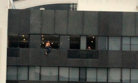 Hombre se lanza desde el piso 17 de un edificio en Guayaquil (Video)