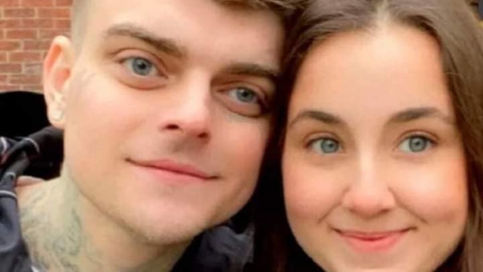 Joven viaja ilusionada para concer a su novio; él la asesina