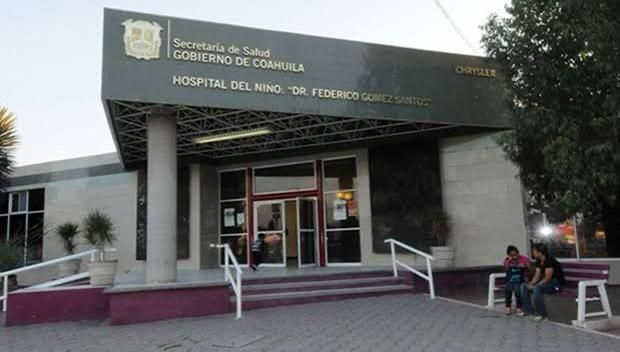 Bebita no podía respirar y policía de Saltillo le salva la vida