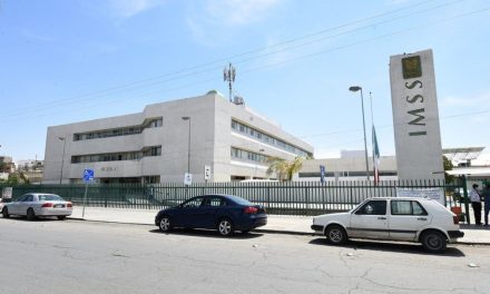 Hombre iba en su moto y sujetos lo bajan para agredirlo sexualmente en la Laguna