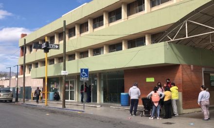 Se le cae un portón encima a un trabajador en Ramos Arizpe