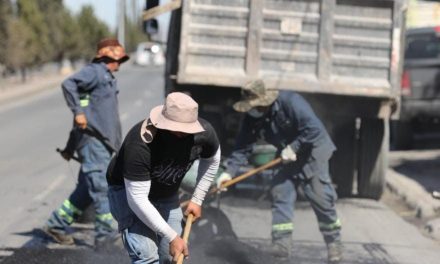 Chema Fraustro fortalece programa de bacheo en colonias y vialidades de Saltillo