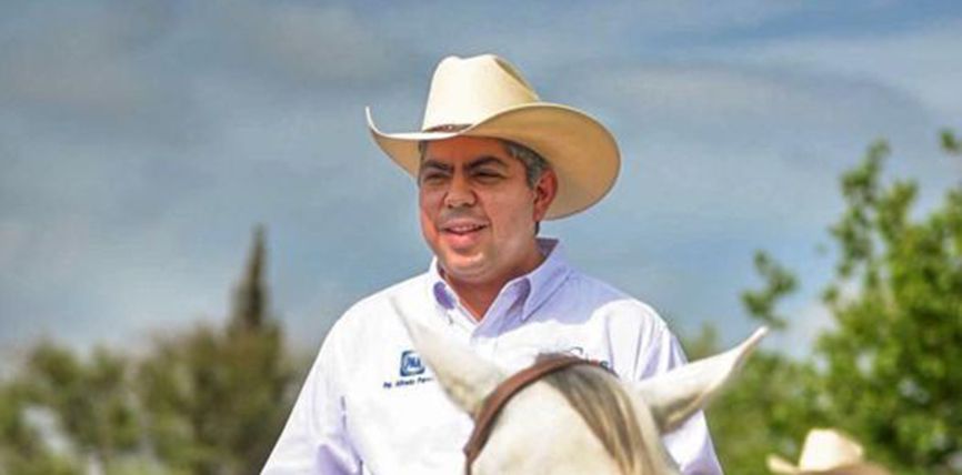 Exalcalde de Monclova adquiere camioneta millonaria