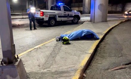 Muere motociclista en accidente en Saltillo, testigos señalaron que se pasó el rojo