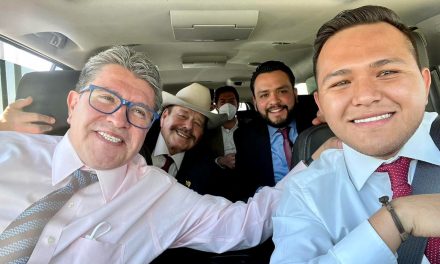 Guadiana y Alberto Hurtado se dejan ver con Ricardo Monreal en el aniversario del Siglo de Torreón