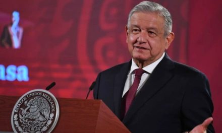 ‘¿Qué quieren, hamburguesas?’; AMLO explota contra las personas que criticaron a la señora que vendía tlayudas