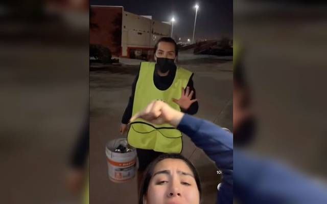 Mujer con mentalidad de tiburón se disfraza de vendedora de papas para entrar al concierto de Nodal