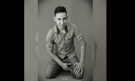 Familiares y amigos dan el último adiós a Aron, joven que se quito la vida en Saltillo