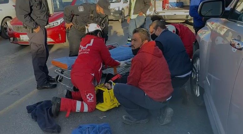 Mujer se cruza sin precaución y termina atropellada en el bulevar Coss de Saltillo