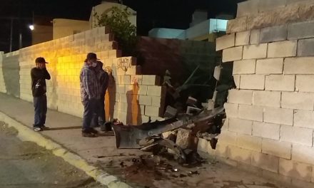 Hombre se estrella contra una barda en Saltillo… dijo que le falló el auto