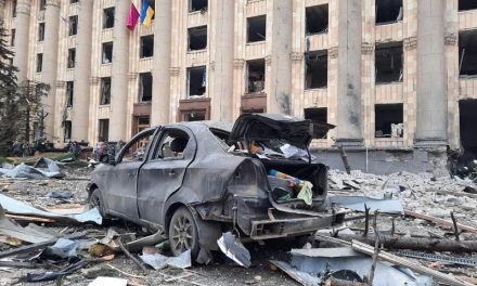 Rusia bombardea la ciudad de Járkov en Ucrania dejando 10 muertos y 35 heridos (video)