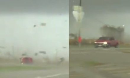 Camioneta siguió manejando luego de ser arrastrada por un tornado en Texas (video)