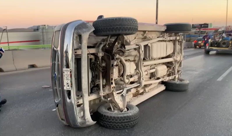 Le salen ‘alas’ a una camioneta y vuela hasta volcarse en V Carranza en Saltillo