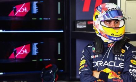 ‘Checo’ Pérez se despista y se pierde el podio en el inicio de la F1