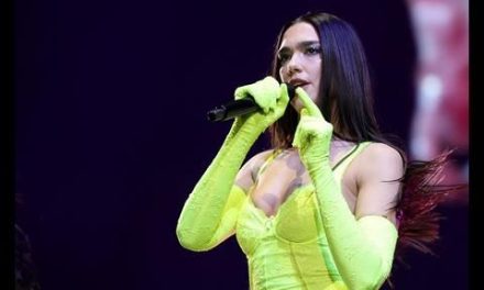 Dua Lipa hace ‘magia’ y canta sin micrófono en concierto… la acusan de hacer playback