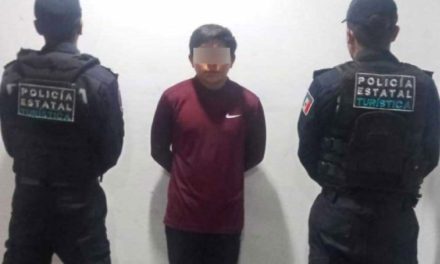 Arrestan a joven que grababa a mujeres en baños de Puebla