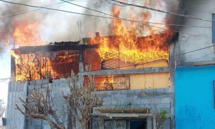 Tres niñitos y su madre pierden la vida  al incendiarse su casa en Escobedo