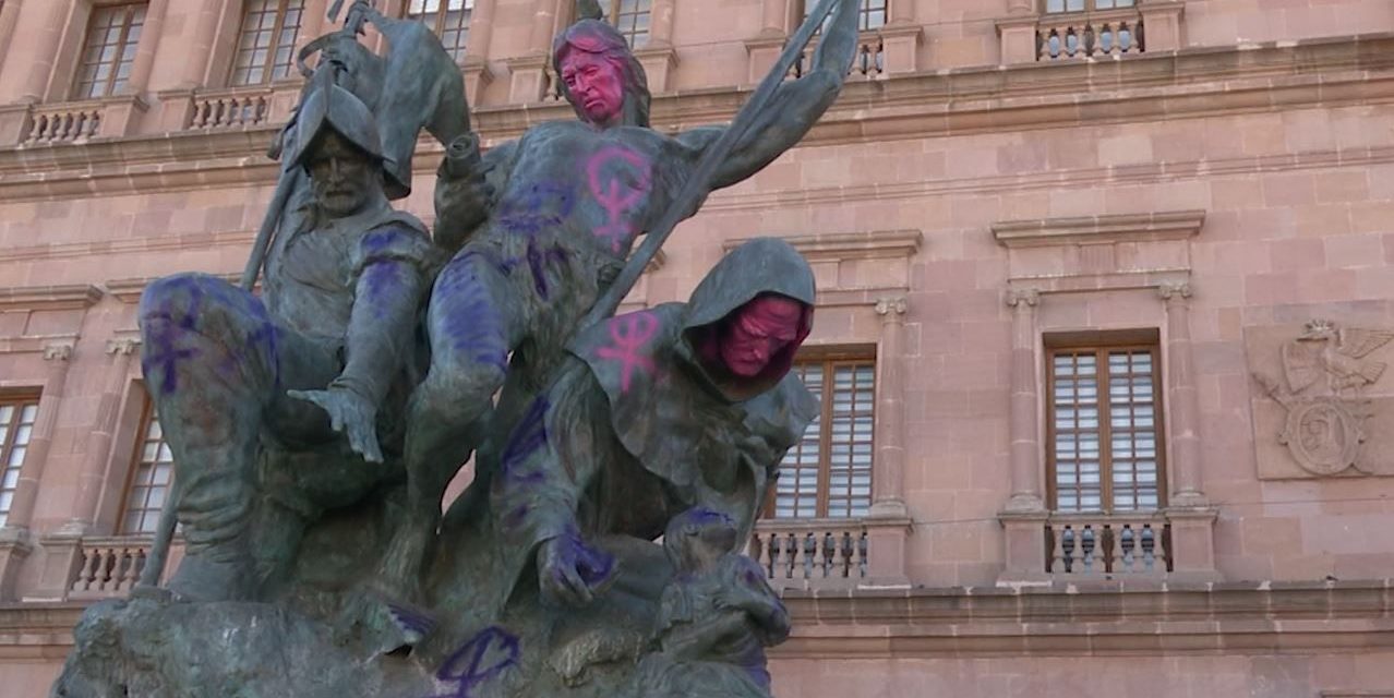 Realizan limpieza en Plaza Tlaxcala de Saltillo tras protesta del 8M