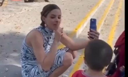 Mariana Rodríguez de nuevo en la polémica, ahora por callar a un niño (Video)